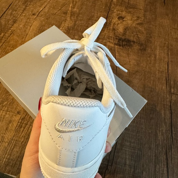 White Nike Air Force 1 - Picture 3 of 6